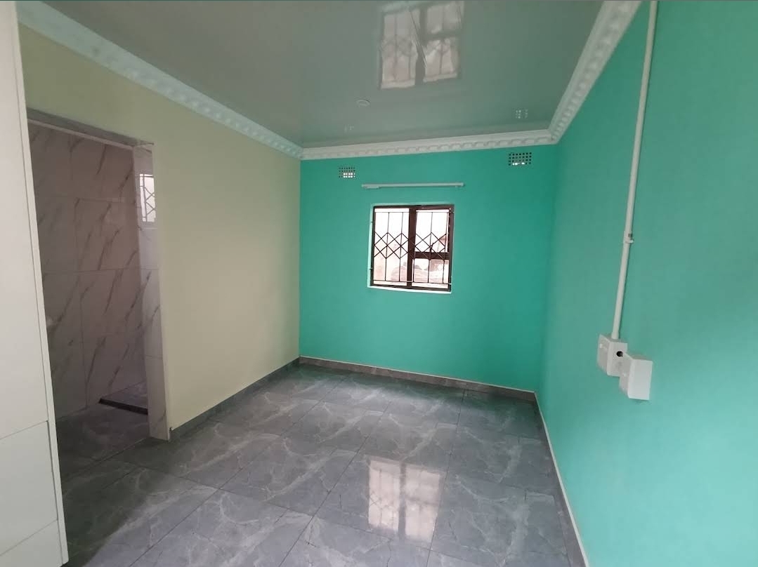 Bedroom with en-suite entrance