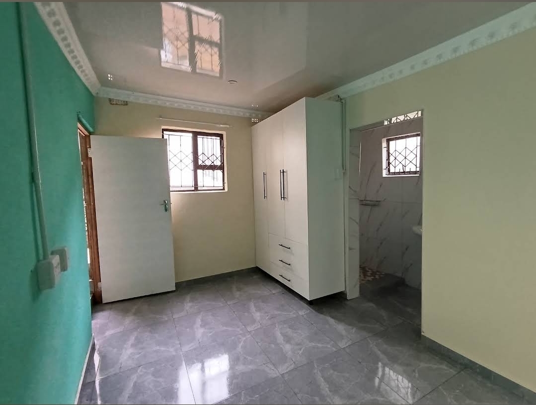 Bedroom with built-in wardrobe